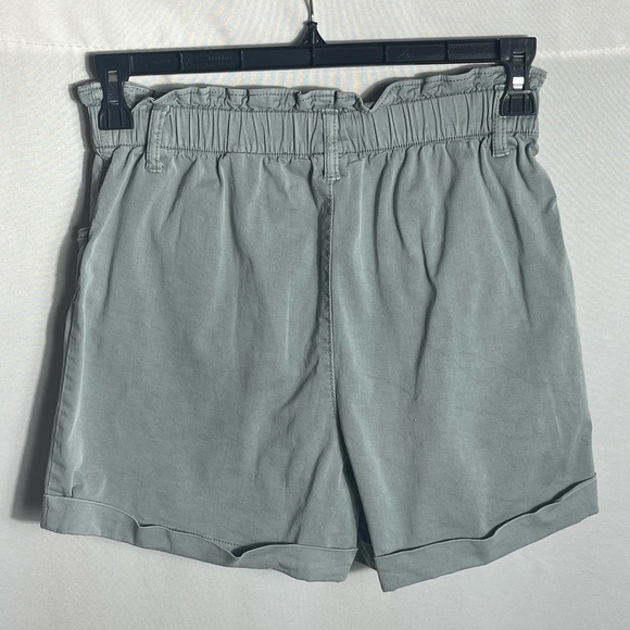 H&M Women’s Paperbag Waist Shorts Green Size Small Elastic Waist Pockets Casual - Picture 3 of 6